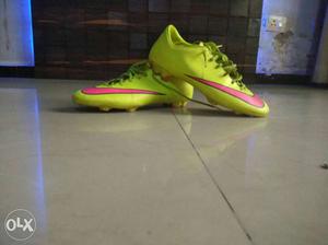 Nike mercurial victory iv football shoes size 9.