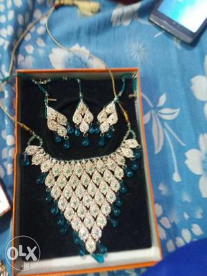 Silver-colored And Blue Necklace With Earrings