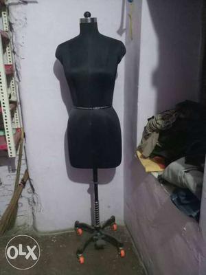 Size 38 female dummy selling due to shop closing