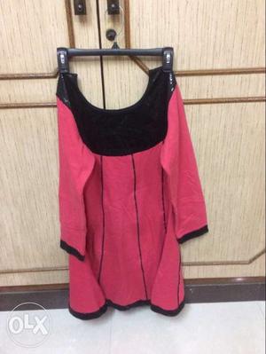 Women's Black And Pink Scoop-neck Long Sleeved Dress