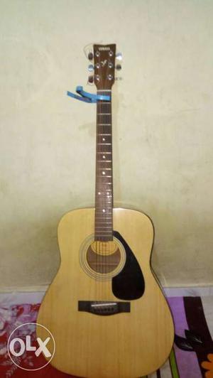 Yamaha F10 guitar