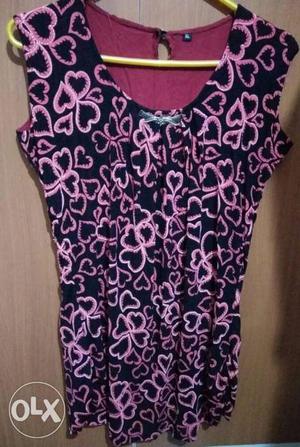 Black And Pink Heart Print Scoop-neck Sleeveless Top