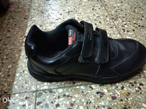 Black Low-top Shoe