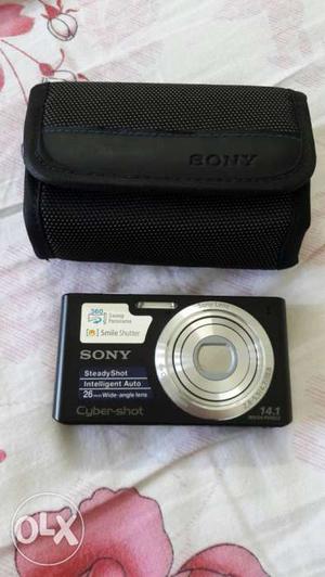 Black Sony Cybershot Point-and-shoot Camera