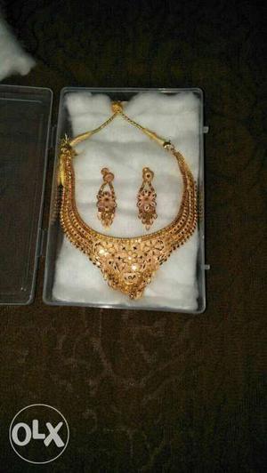 Gold-colored Bib Necklace With Pair Of Earrings Set