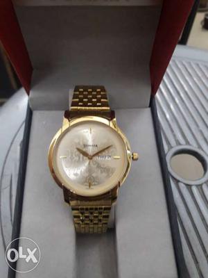 Hi i am selling new sonata original watch with box