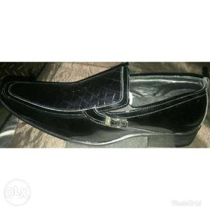 Its a pure leather shoes with very good quality.Size 8 totly