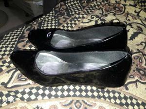 Ladies shoes rs 100 only size 6 call me  not on