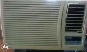 Lg. co. window air conditioner 1 ton with remote