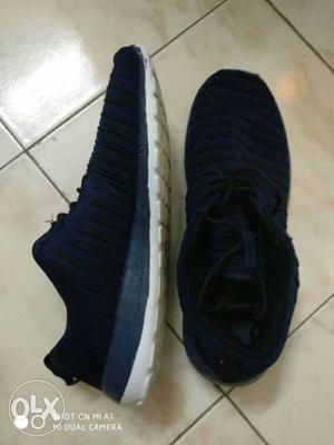 Pair Of Blue Low-top Sneakers, size 8