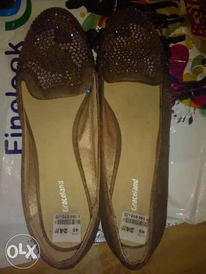 Pair Of gray Flats shoes brand new