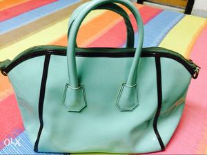Pastel green handbag! In really good condition!!