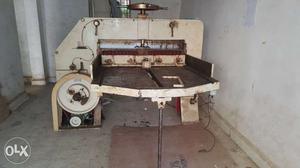 Printing press with cutting machine for RS