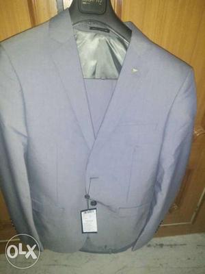 Size 40 arrow Presidents collection colour is grey suit