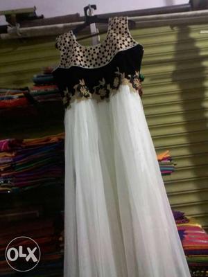 White And Black Sleeveless Gown