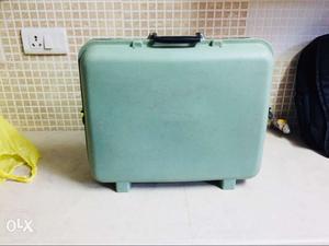 Brand new suitcase very strong quality..with key