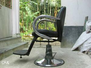 Salon chair 2 year used New price 1p Rs  hydraulic
