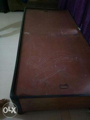 Single size bed,negotiable,urgent sell