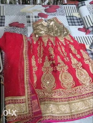 Women's Red And Gold-colored Sart