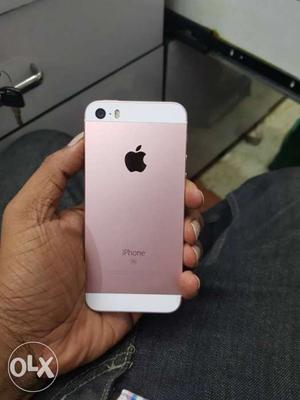 5 month old IPhone 5 SE 32GB rose gold. Price fix