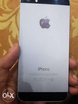 Apple iphone 5s 16gb grey colour With charger