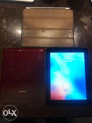IPAD 32GB with from and back cover and charger also.
