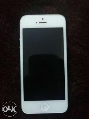 IPhone 5 white 16 GB in good condition Australian