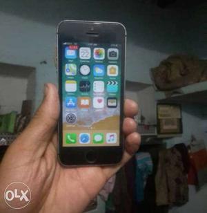 IPhone 5s 16gb Black colour good condition With