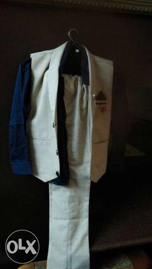 One time used 3piece suit of boy,size 8, age -