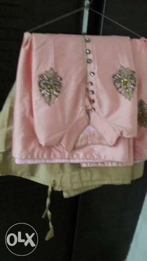 Skirt suit just like new. 2-3 time wear L size