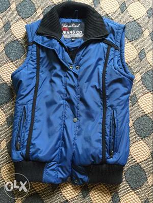 Warmline sleeveless blue jacket. Size XL.. Has
