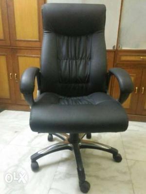 Black Leather Padded Rolling Armchair. Executive chair.