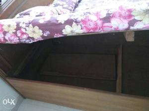 Double bed king size with storage and kurl on