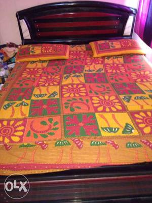 Queen size bed with kurl-on matress