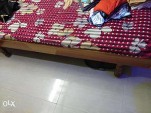 Wood bed with with gaadla good condition