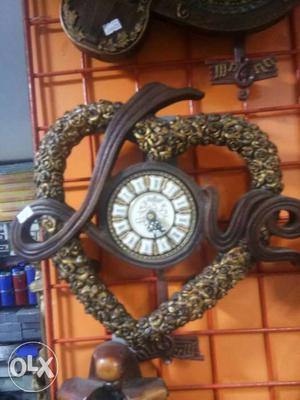 Antique type wall clock.. new piece poly