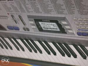 Casio electric keyboard. 61- full size keys.