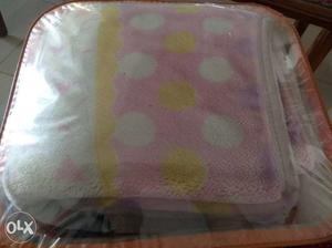 Extremely soft blanket in wonderful condition.
