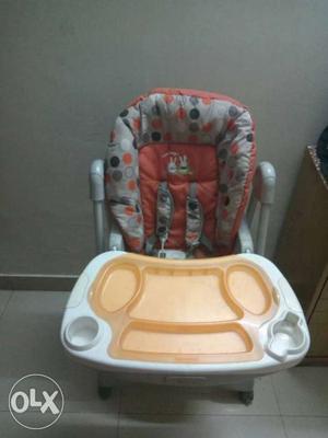 High chair for small kids. In very gud condition
