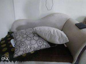 "L "Shape sofa in perfect condittion. kondwa