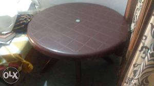 Plastic Dinning Table in very good condition
