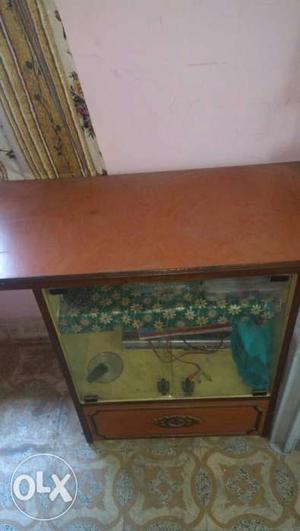 Wanted to sell wooden showcase in very perfect condition