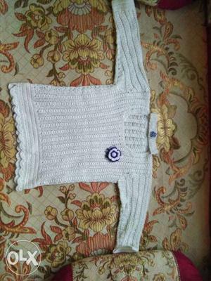 White Knitted Crew-neck Sweater hand made un used ake dm