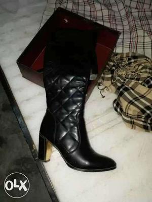 Black Leather Chunky-heeled Wide-calf Boot