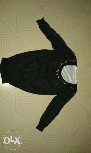 Black Scoop-neck Long-sleeved Shirt