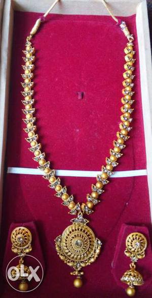 Gold-colored Beaded Necklace With Matching Earrings With Box