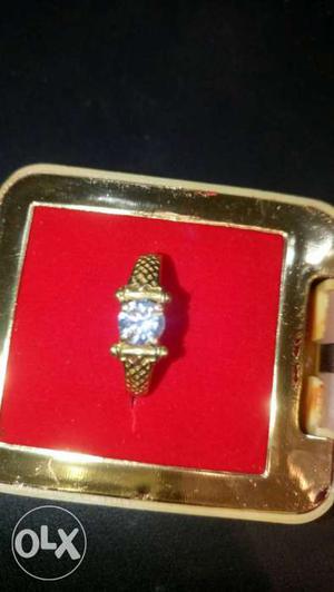 Round Cut real diamond 18 ctGold Ring.. Diamond 77 cent
