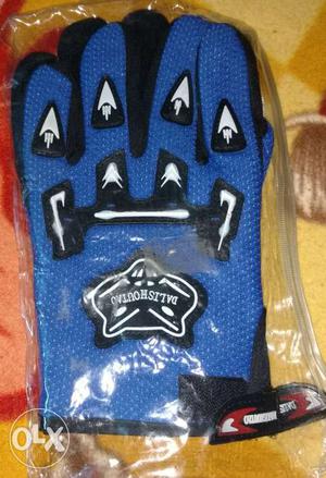Winter gloves in good condition. Newly purchased