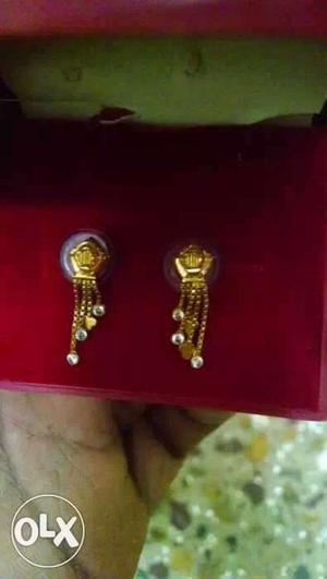 Women's Pair Of Gold Dangling Earrings