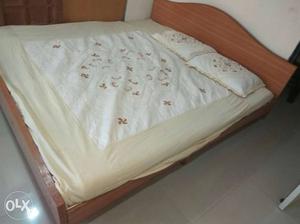 6"×6"ft Double bed with mattress.